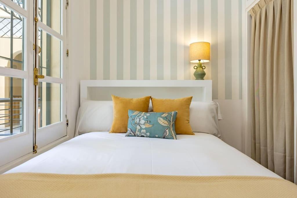 Conde Ibarra Deluxe By Valcambre Apartment เซบีญา ภายนอก รูปภาพ